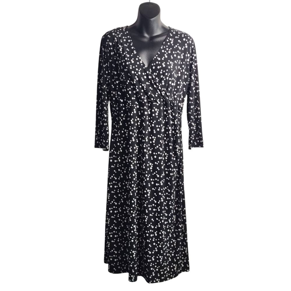 Liz Lange Maternity Stretch Dress Size M Black/White Polka Dot 3/4 Sleeve VNeck